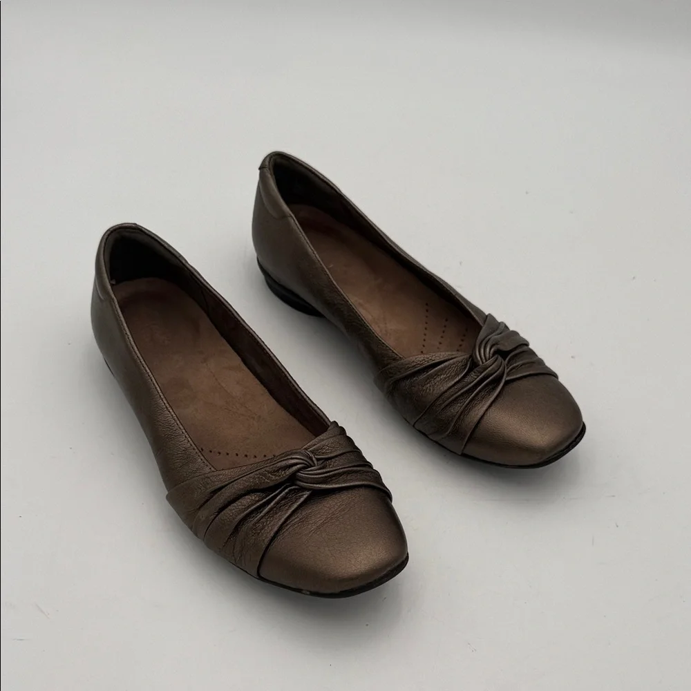 Clarks Elegant Brown Women's Flats 8M leather slip on casual office comfort Y2K